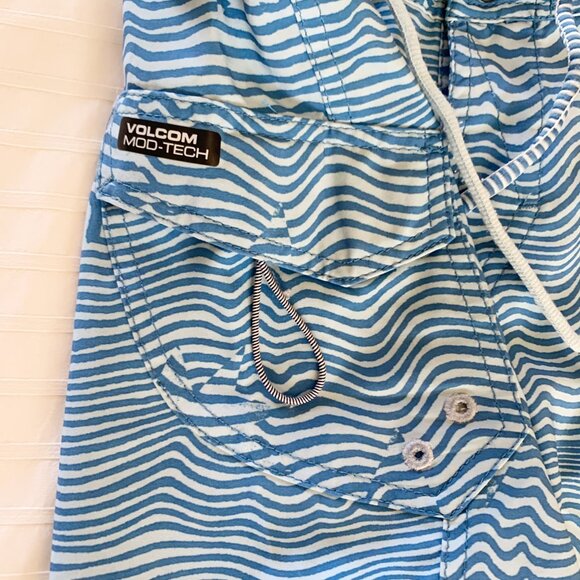Volcom Board Shorts • 10 Years - Picture 2 of 5